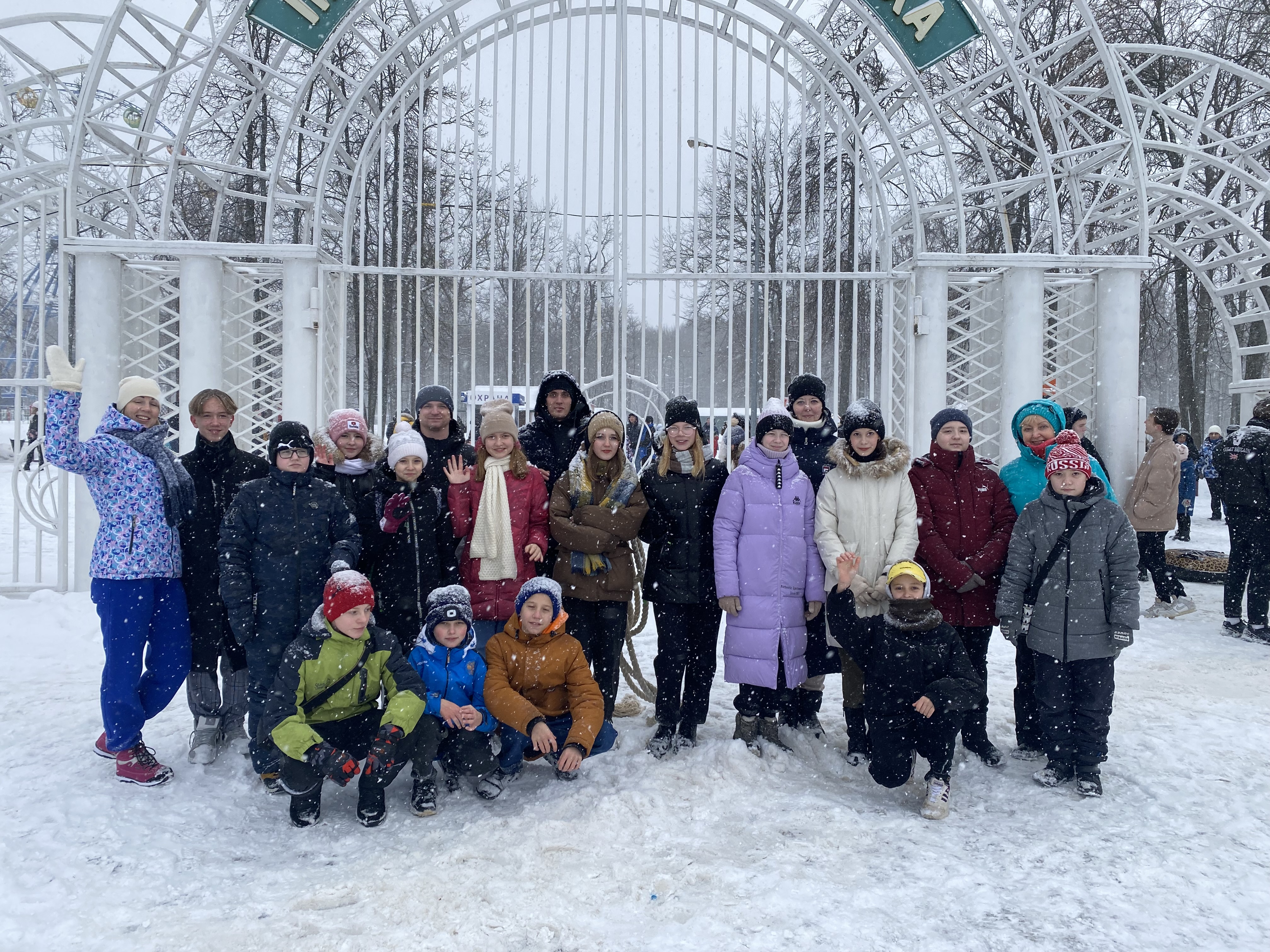 5 января состоялся городской День Здоровья, в котором приняли участие учителя и учащиеся нашей школы. Спортивные состязания прошли в парке Пролетарского района.