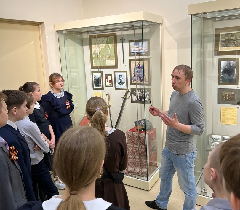 Учащиеся нашей школы побывали на выставке &amp;quot;Солдат войны не выбирает&amp;quot;, которая располагается в Мордовском краеведческом музее.