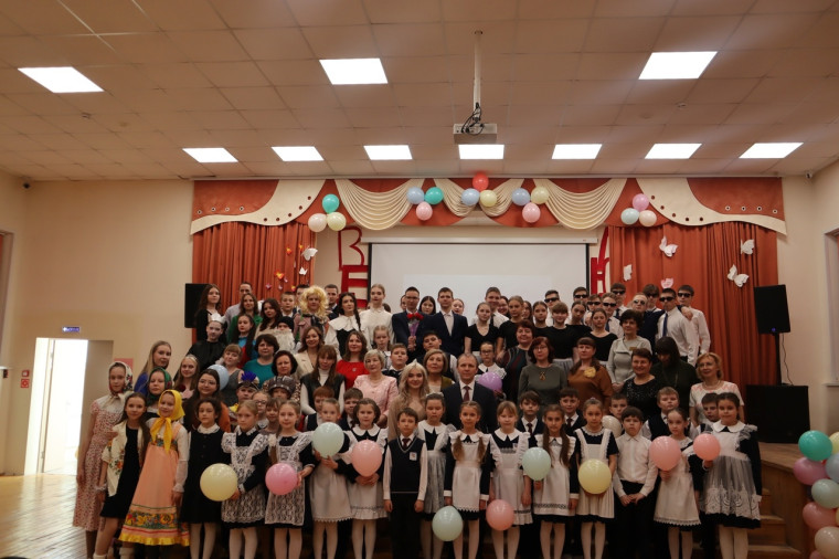 Праздничный концерт, посвященный весеннему празднику 8 марта.