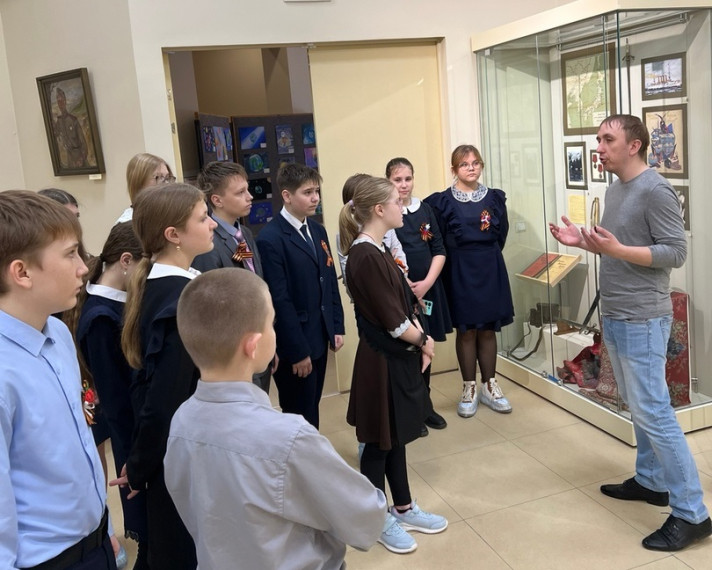 Учащиеся нашей школы побывали на выставке &quot;Солдат войны не выбирает&quot;, которая располагается в Мордовском краеведческом музее.